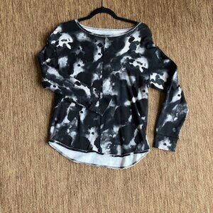 Super Soft Black and White Pullover!